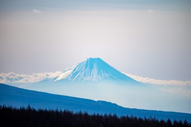 幻想的で壮大なテクノ系バラード「Snow Mountain」